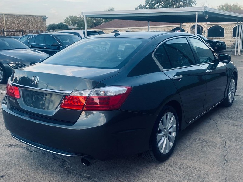 Honda Accord Sedan Vehicle Full-screen Gallery Image 06