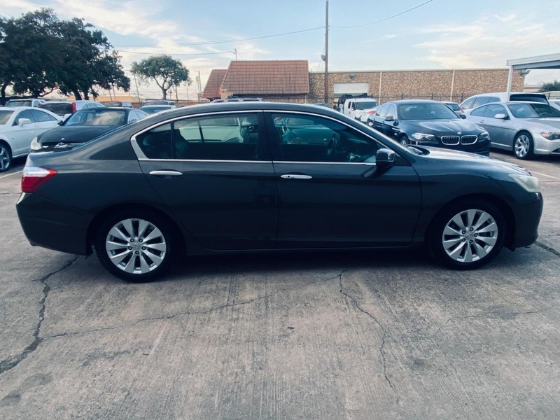 Honda Accord Sedan Vehicle Full-screen Gallery Image 07