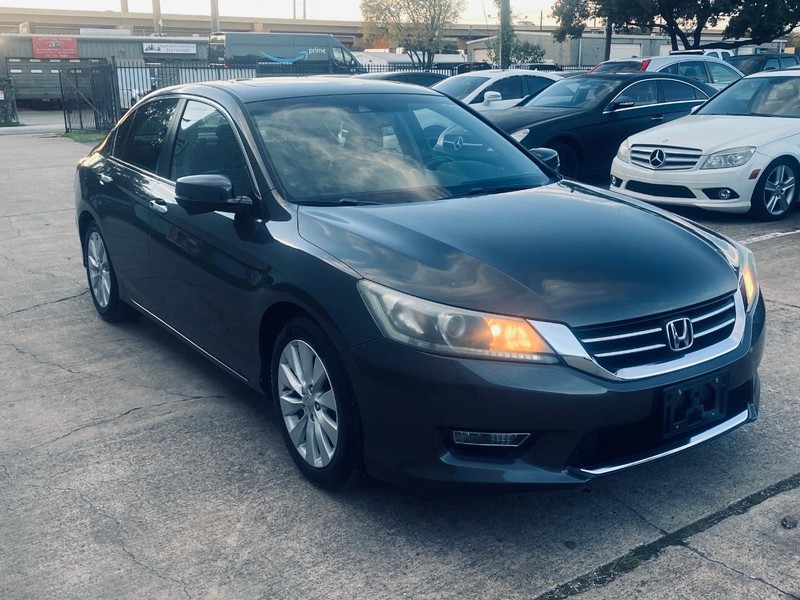 Honda Accord Sedan Vehicle Full-screen Gallery Image 08