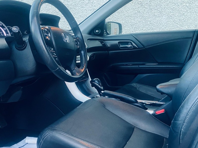 Honda Accord Sedan Vehicle Full-screen Gallery Image 13