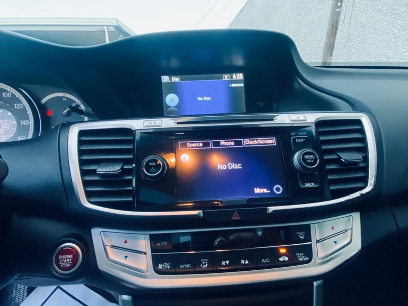 Honda Accord Sedan Vehicle Full-screen Gallery Image 27