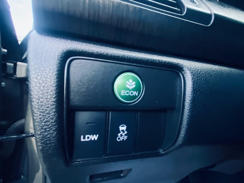 Honda Accord Sedan Vehicle Full-screen Gallery Image 28