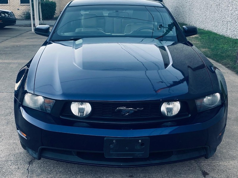 Ford Mustang Vehicle Full-screen Gallery Image 02