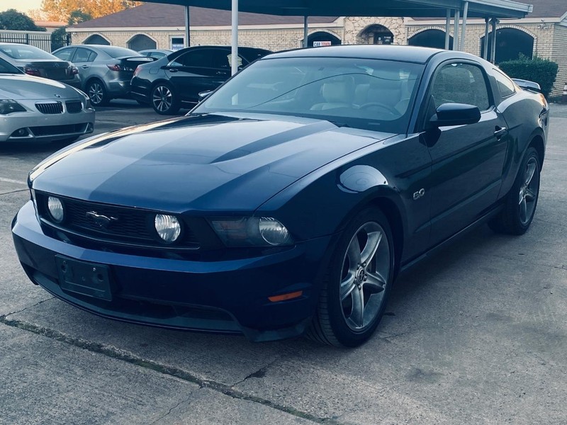 Ford Mustang Vehicle Full-screen Gallery Image 03