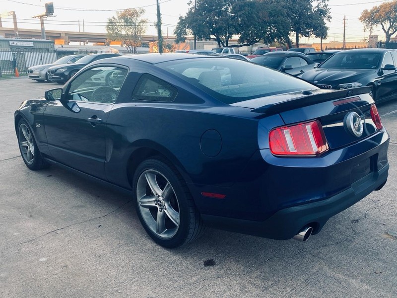 Ford Mustang Vehicle Full-screen Gallery Image 06