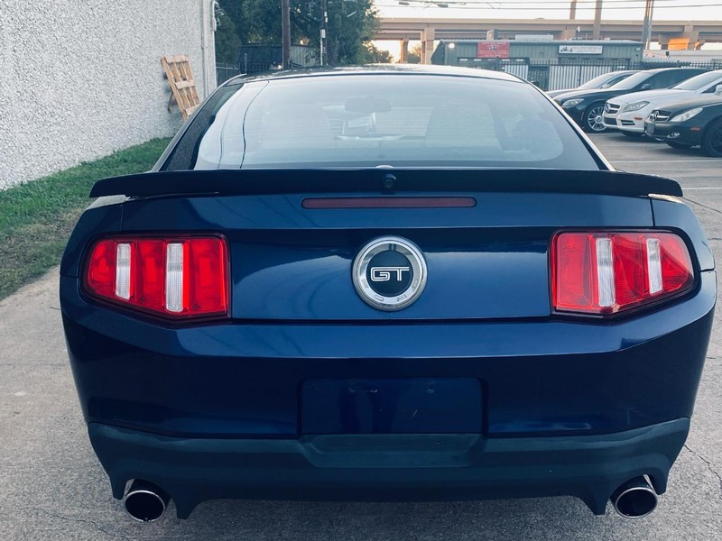 Ford Mustang Vehicle Full-screen Gallery Image 07