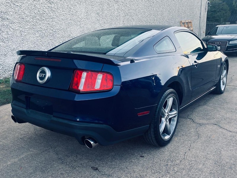 Ford Mustang Vehicle Full-screen Gallery Image 08