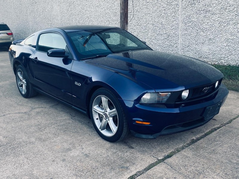 Ford Mustang Vehicle Full-screen Gallery Image 12