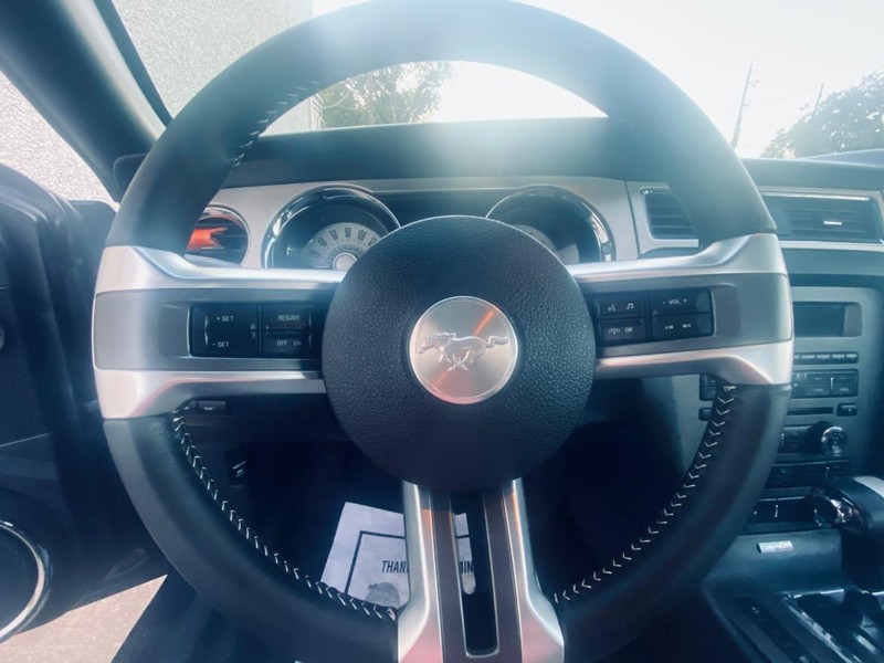 Ford Mustang Vehicle Full-screen Gallery Image 19