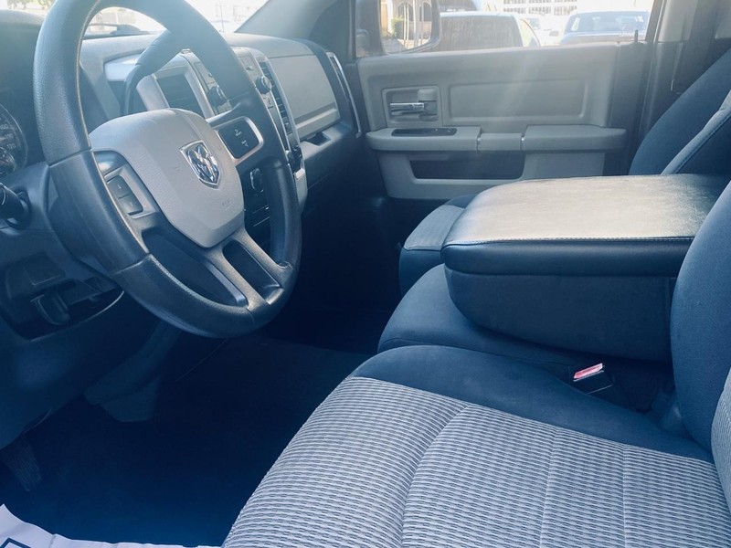 Dodge Ram 1500 Vehicle Full-screen Gallery Image 12