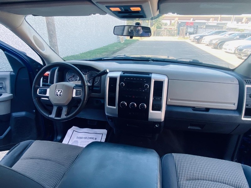 Dodge Ram 1500 Vehicle Full-screen Gallery Image 21