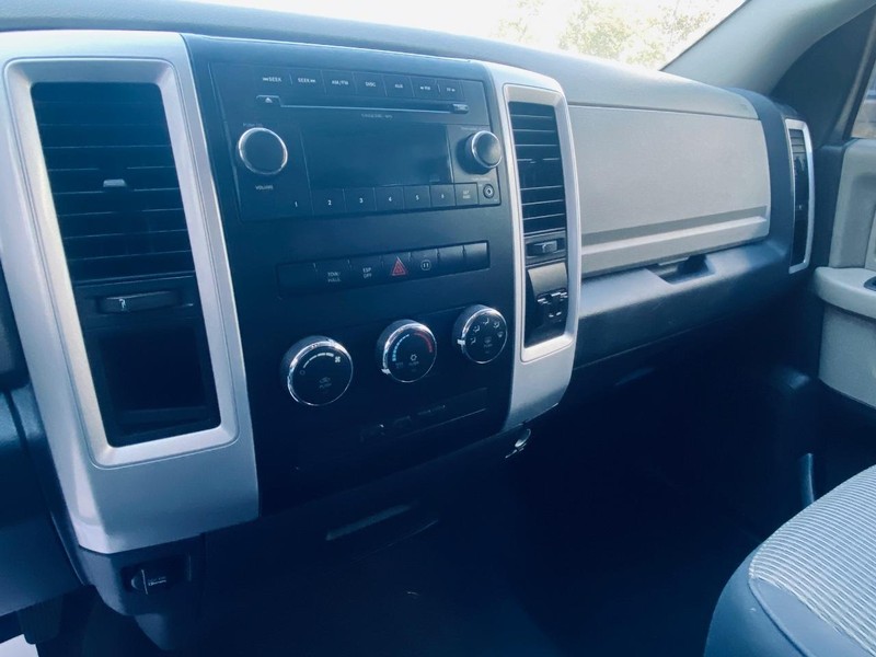 Dodge Ram 1500 Vehicle Full-screen Gallery Image 23