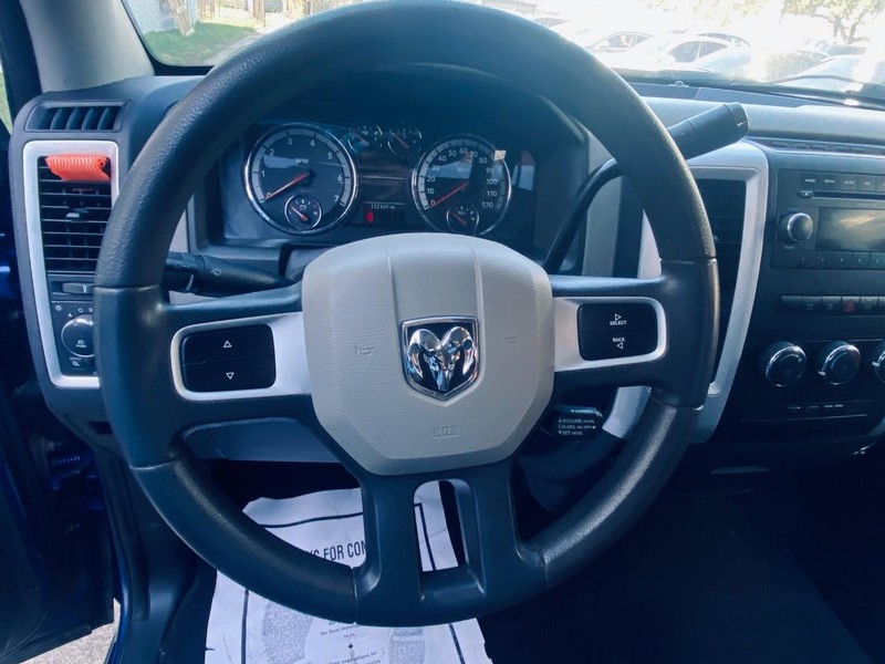 Dodge Ram 1500 Vehicle Full-screen Gallery Image 24
