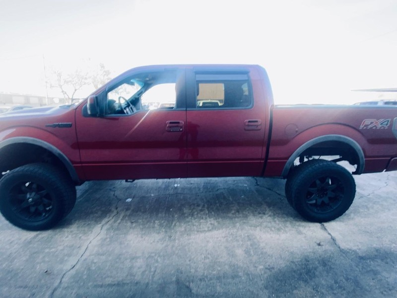 Ford F-150 Vehicle Full-screen Gallery Image 02