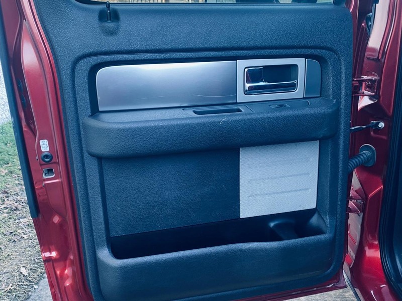 Ford F-150 Vehicle Full-screen Gallery Image 14
