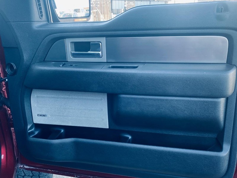 Ford F-150 Vehicle Full-screen Gallery Image 19