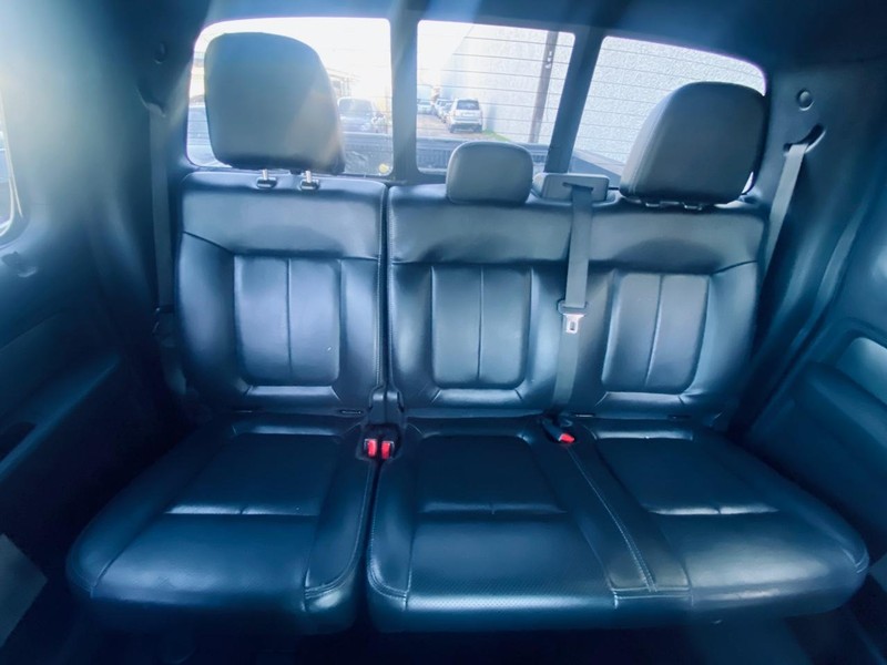 Ford F-150 Vehicle Full-screen Gallery Image 21