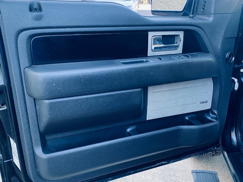 Ford F-150 Vehicle Full-screen Gallery Image 11