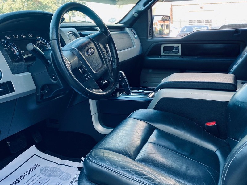 Ford F-150 Vehicle Full-screen Gallery Image 12