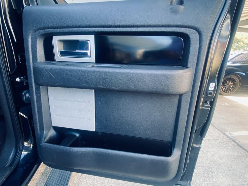 Ford F-150 Vehicle Full-screen Gallery Image 18