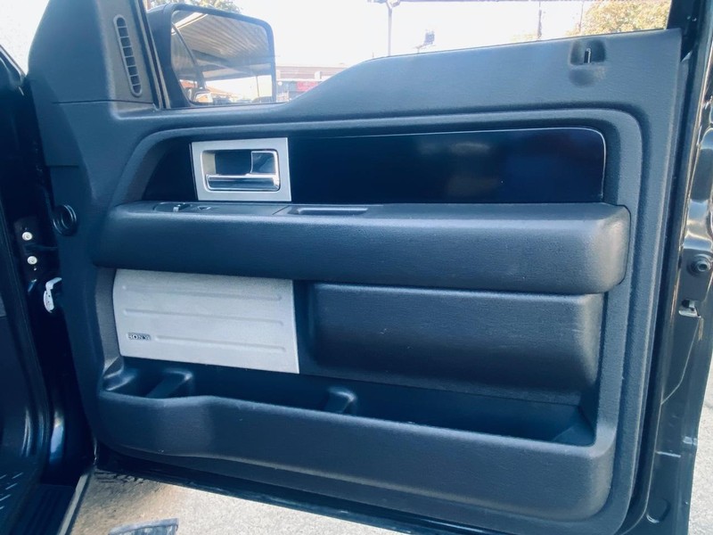 Ford F-150 Vehicle Full-screen Gallery Image 21