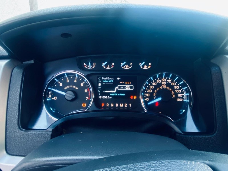 Ford F-150 Vehicle Full-screen Gallery Image 26