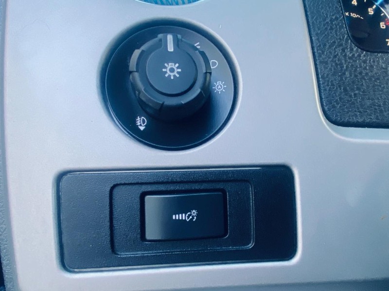 Ford F-150 Vehicle Full-screen Gallery Image 28