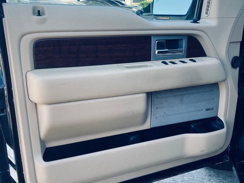 Ford F-150 Vehicle Full-screen Gallery Image 11