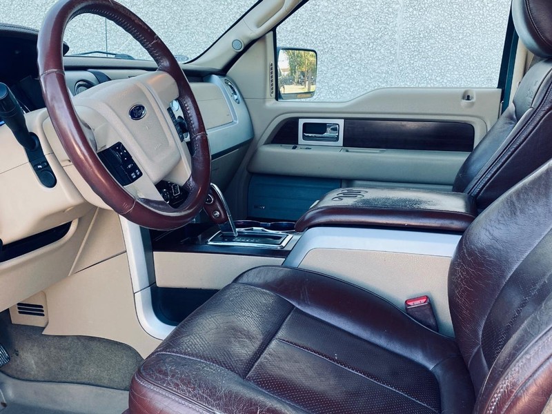 Ford F-150 Vehicle Full-screen Gallery Image 12