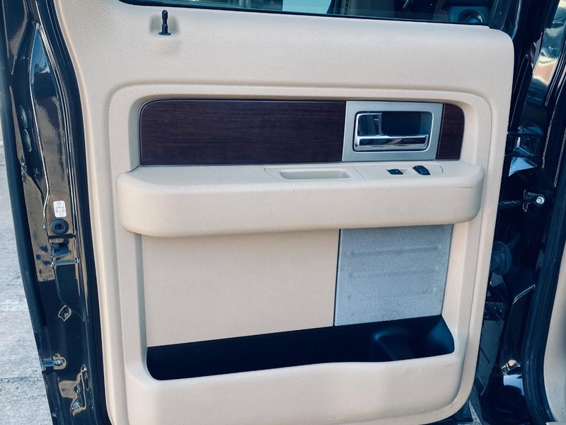 Ford F-150 Vehicle Full-screen Gallery Image 13