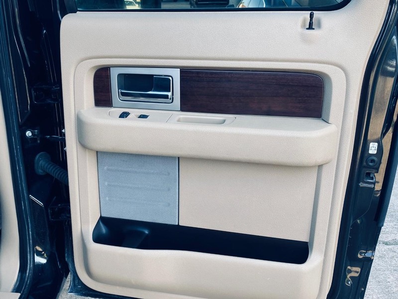 Ford F-150 Vehicle Full-screen Gallery Image 16
