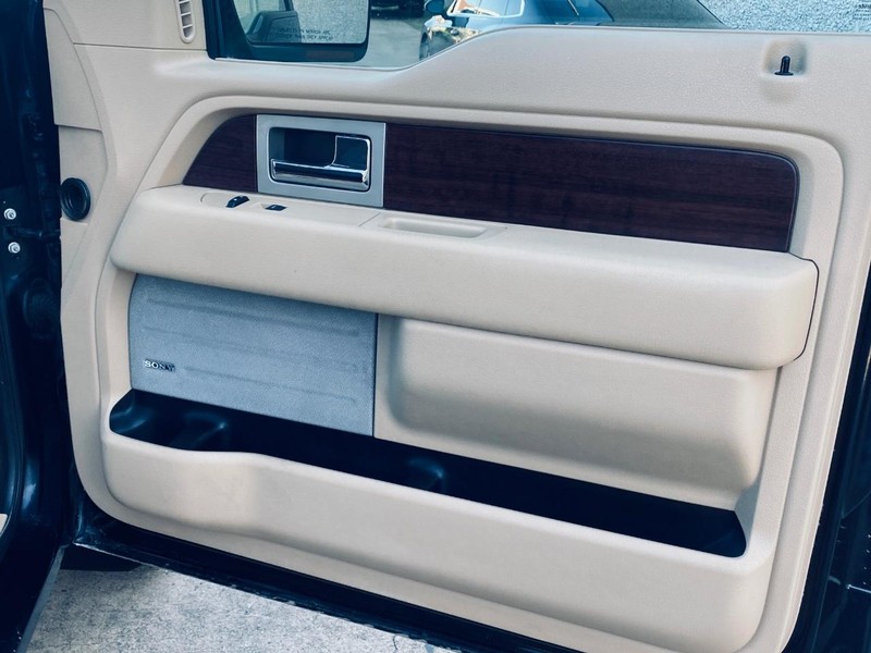 Ford F-150 Vehicle Full-screen Gallery Image 18