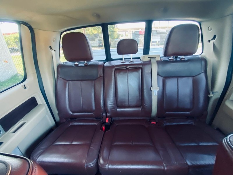 Ford F-150 Vehicle Full-screen Gallery Image 21