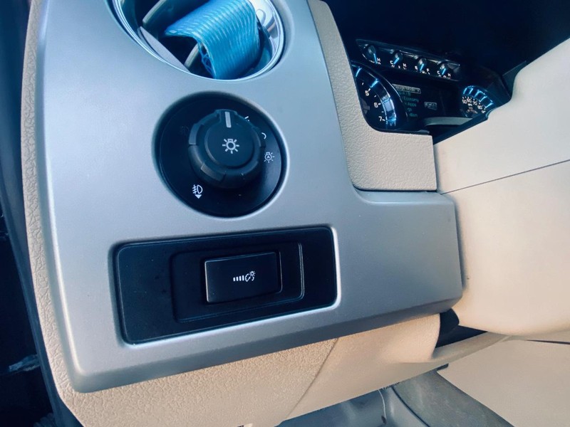 Ford F-150 Vehicle Full-screen Gallery Image 28