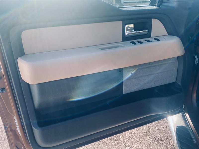 Ford F-150 Vehicle Full-screen Gallery Image 11