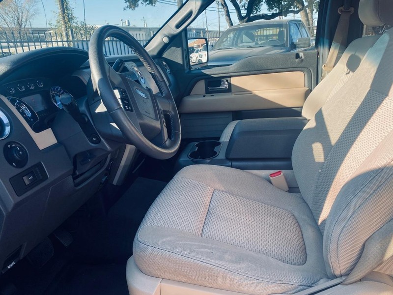 Ford F-150 Vehicle Full-screen Gallery Image 12