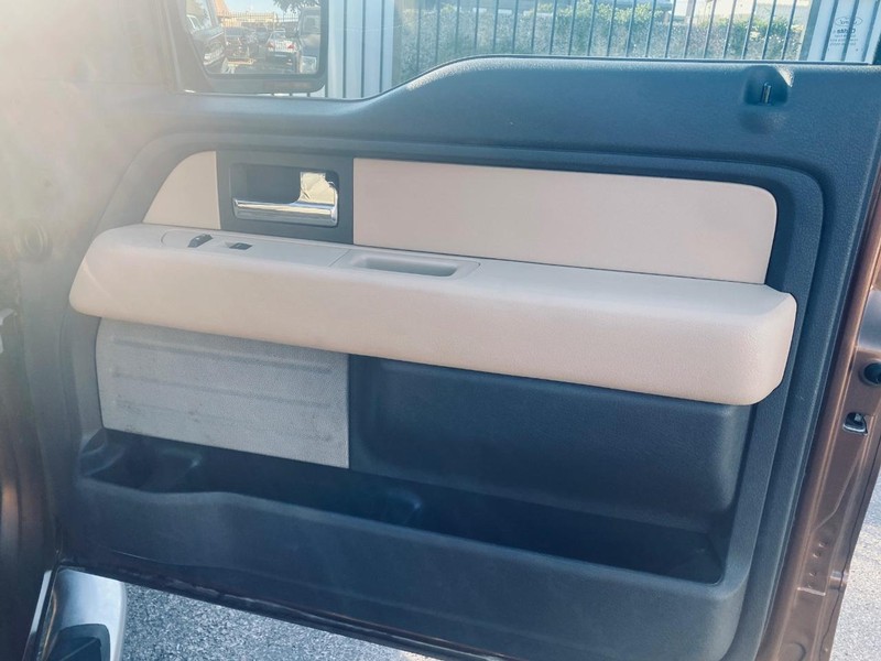 Ford F-150 Vehicle Full-screen Gallery Image 18