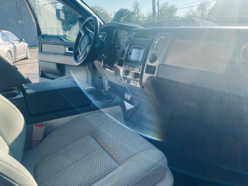 Ford F-150 Vehicle Full-screen Gallery Image 19