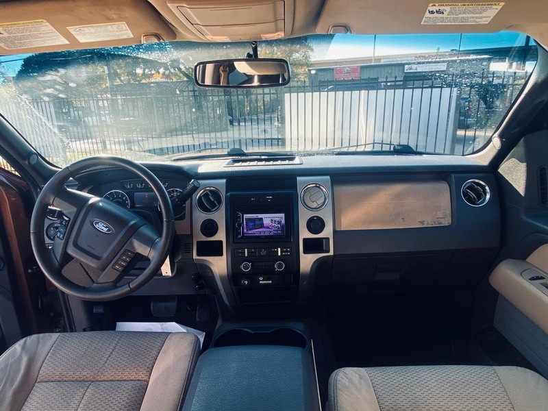 Ford F-150 Vehicle Full-screen Gallery Image 22