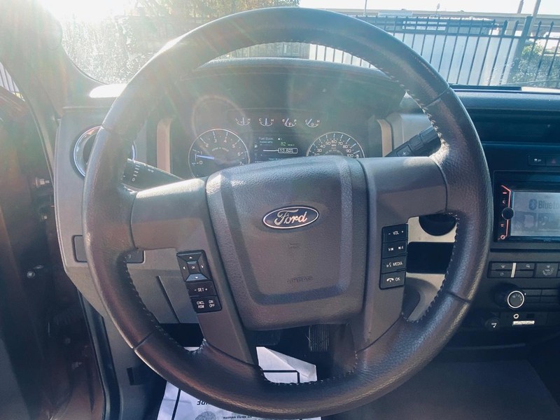 Ford F-150 Vehicle Full-screen Gallery Image 23