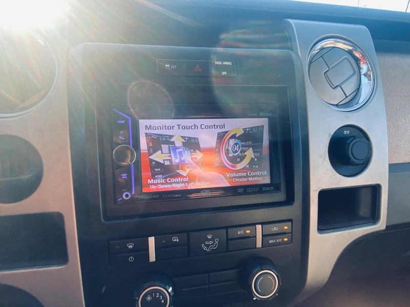 Ford F-150 Vehicle Full-screen Gallery Image 26