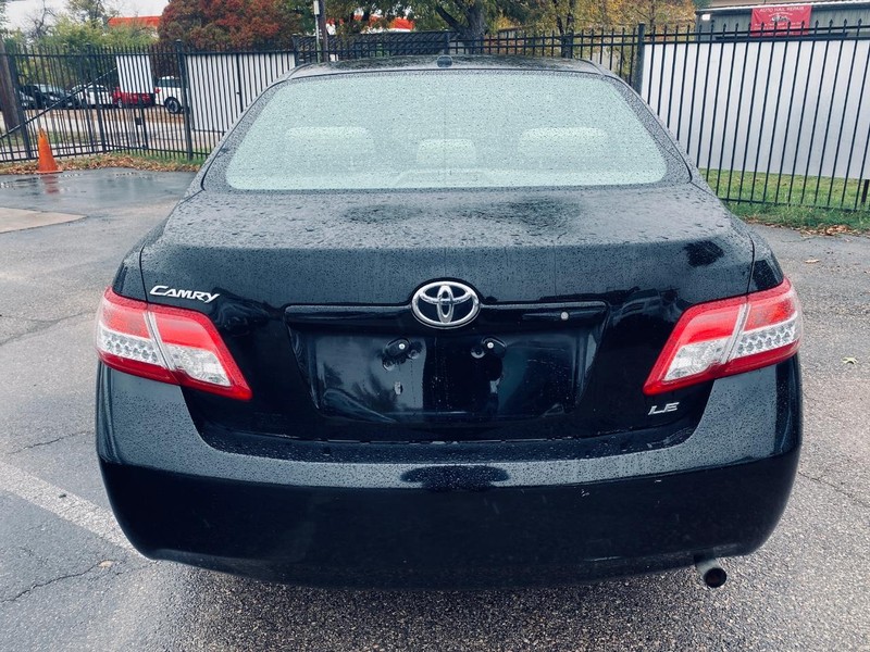 Toyota Camry Vehicle Full-screen Gallery Image 04