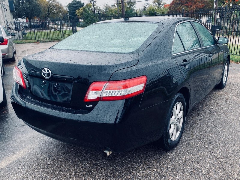 Toyota Camry Vehicle Full-screen Gallery Image 06