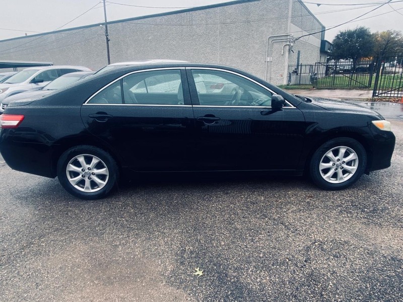Toyota Camry Vehicle Full-screen Gallery Image 07