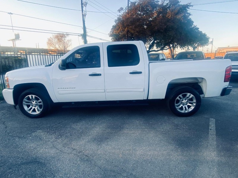 Chevrolet Silverado 1500 Vehicle Full-screen Gallery Image 02