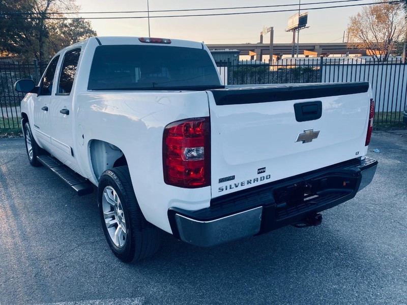 Chevrolet Silverado 1500 Vehicle Full-screen Gallery Image 03