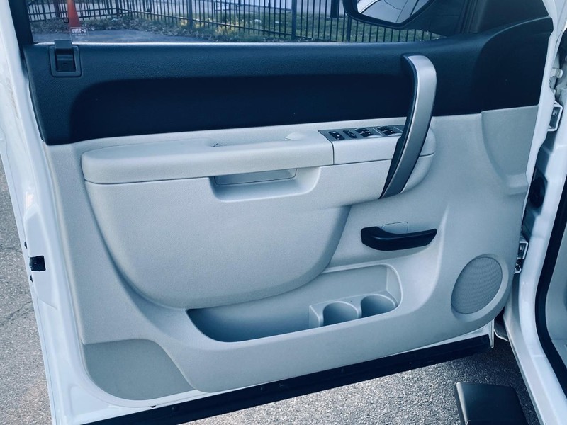 Chevrolet Silverado 1500 Vehicle Full-screen Gallery Image 11