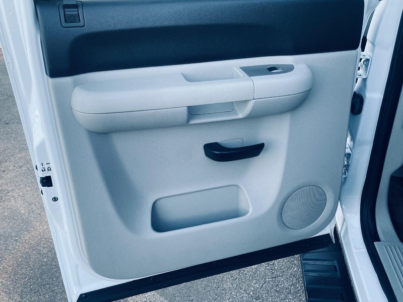 Chevrolet Silverado 1500 Vehicle Full-screen Gallery Image 13