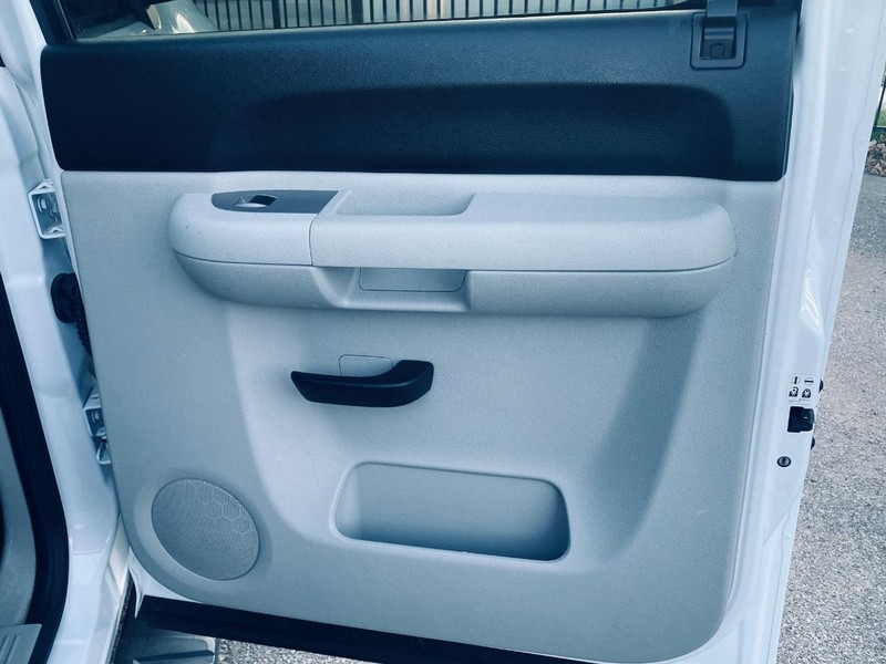 Chevrolet Silverado 1500 Vehicle Full-screen Gallery Image 16