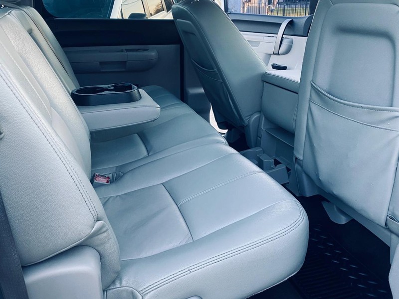 Chevrolet Silverado 1500 Vehicle Full-screen Gallery Image 17